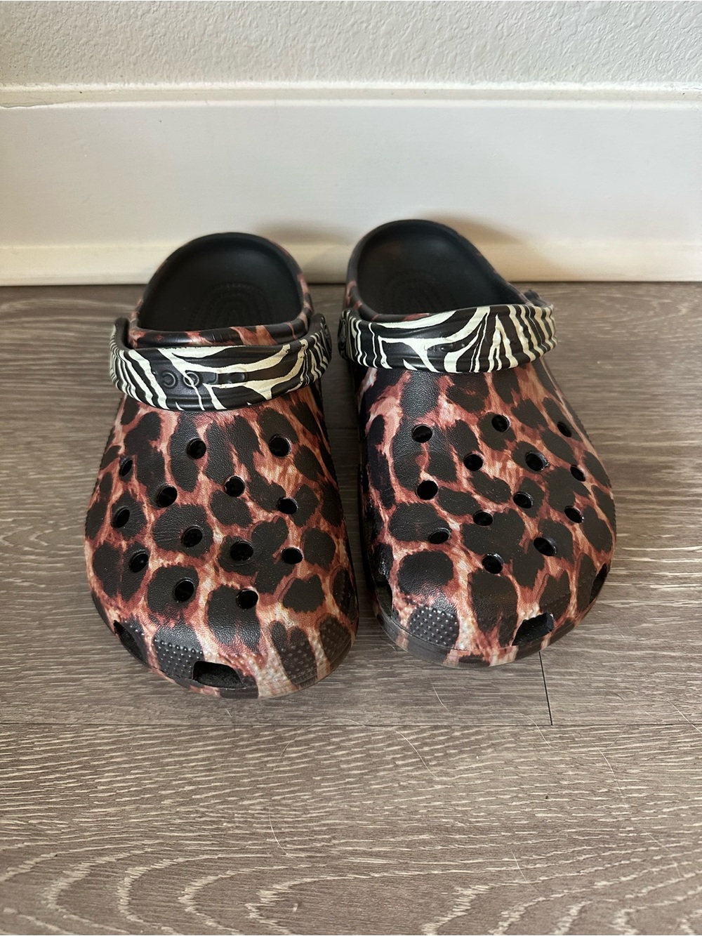 Women’s Leopard Print Crocs Clog with Zebra Strap Size 7